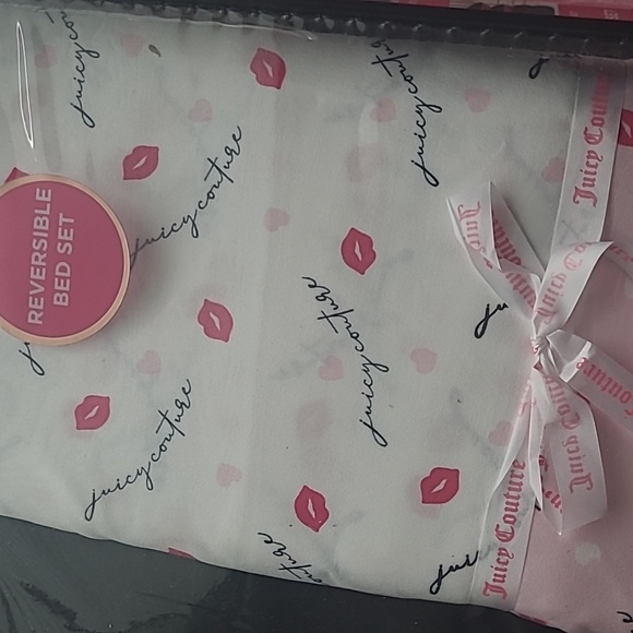 Juicy Couture Pink and Black Reversible Comforter Set - Queen - Picture 9 of 11